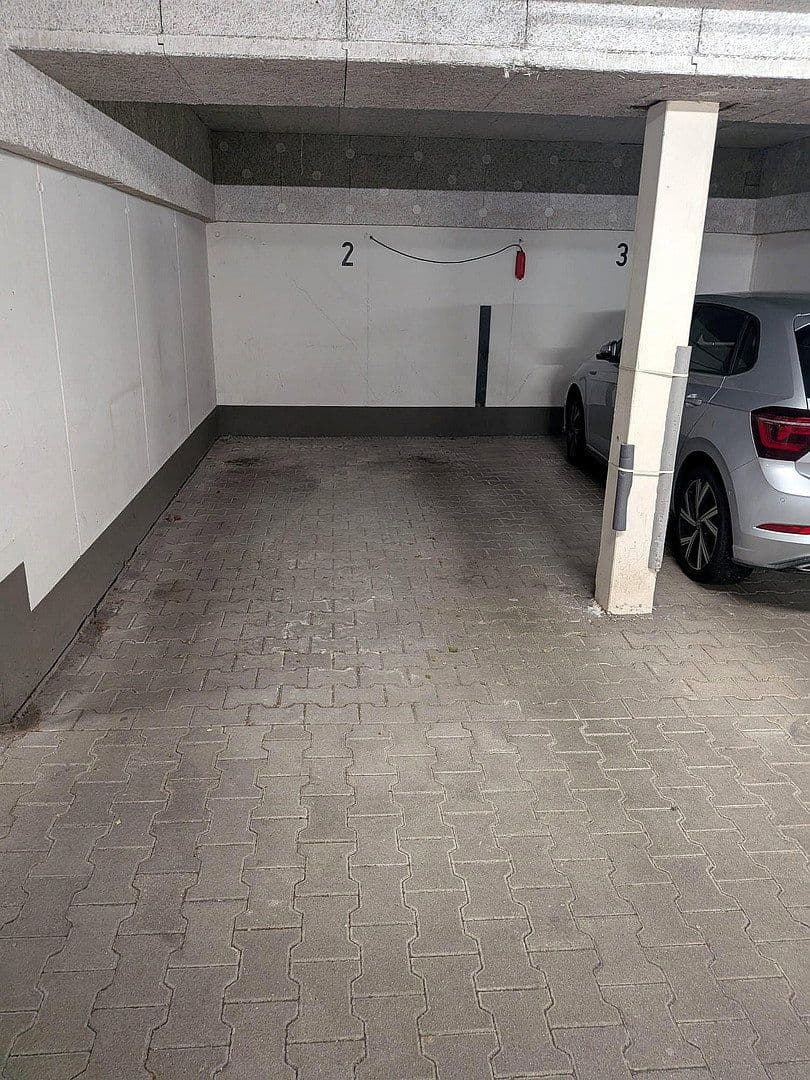 Prenájom bytu 4-izbový 120 m², Sindelfingen, Bádensko-Wurttembersko Prenájom bytu 4-izbový 120 m², Sindelfingen, Bádensko-Wurttembersko