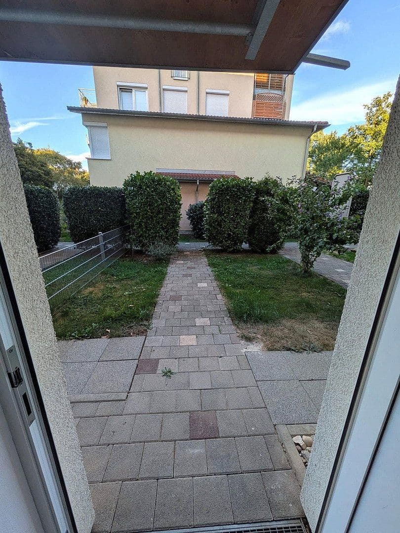Prenájom bytu 4-izbový 120 m², Sindelfingen, Bádensko-Wurttembersko Prenájom bytu 4-izbový 120 m², Sindelfingen, Bádensko-Wurttembersko