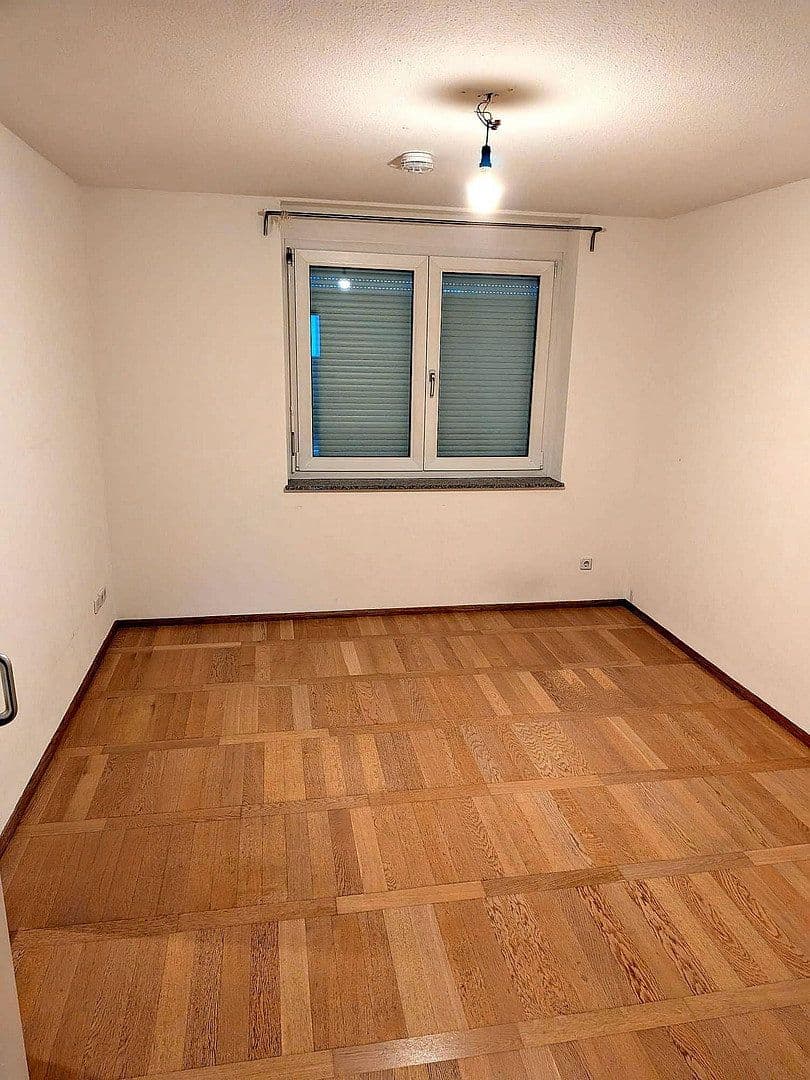 Prenájom bytu 4-izbový 120 m², Sindelfingen, Bádensko-Wurttembersko Prenájom bytu 4-izbový 120 m², Sindelfingen, Bádensko-Wurttembersko