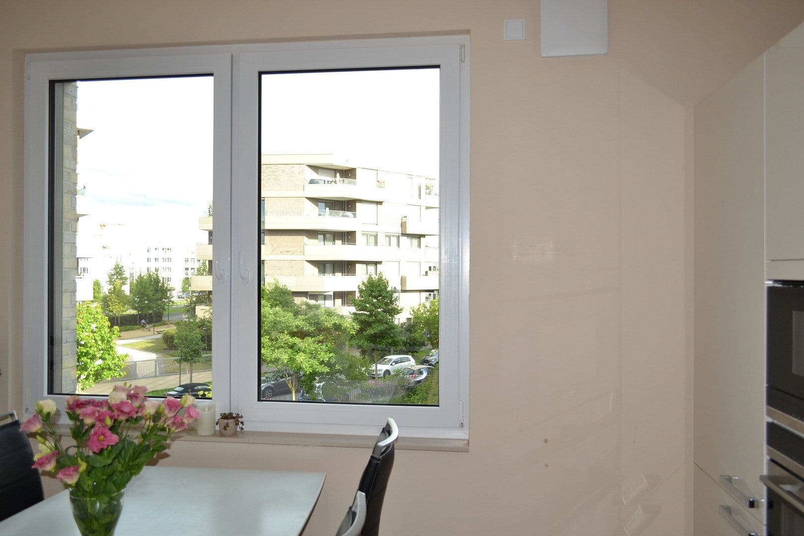 Prenájom bytu 3-izbový 87 m², Ella-Bergmann-Michel-Str. 1, Frankfurt, Hesensko Prenájom bytu 3-izbový 87 m², Ella-Bergmann-Michel-Str. 1, Frankfurt, Hesensko