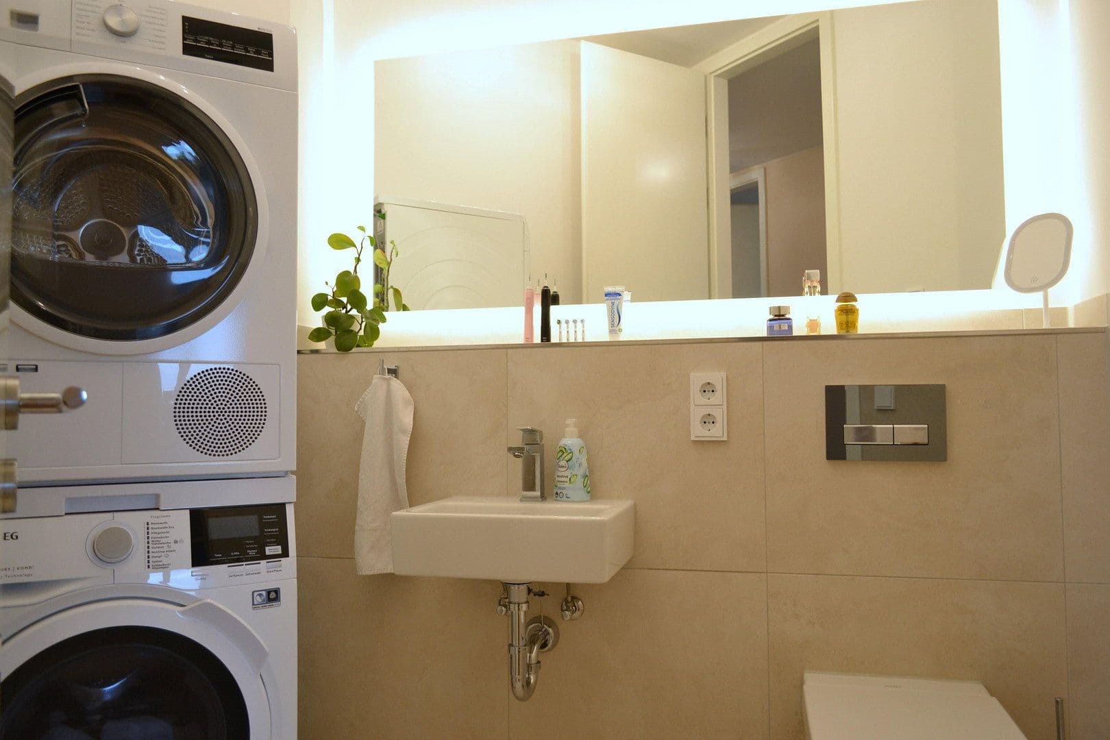 Prenájom bytu 3-izbový 87 m², Ella-Bergmann-Michel-Str. 1, Frankfurt, Hesensko Prenájom bytu 3-izbový 87 m², Ella-Bergmann-Michel-Str. 1, Frankfurt, Hesensko