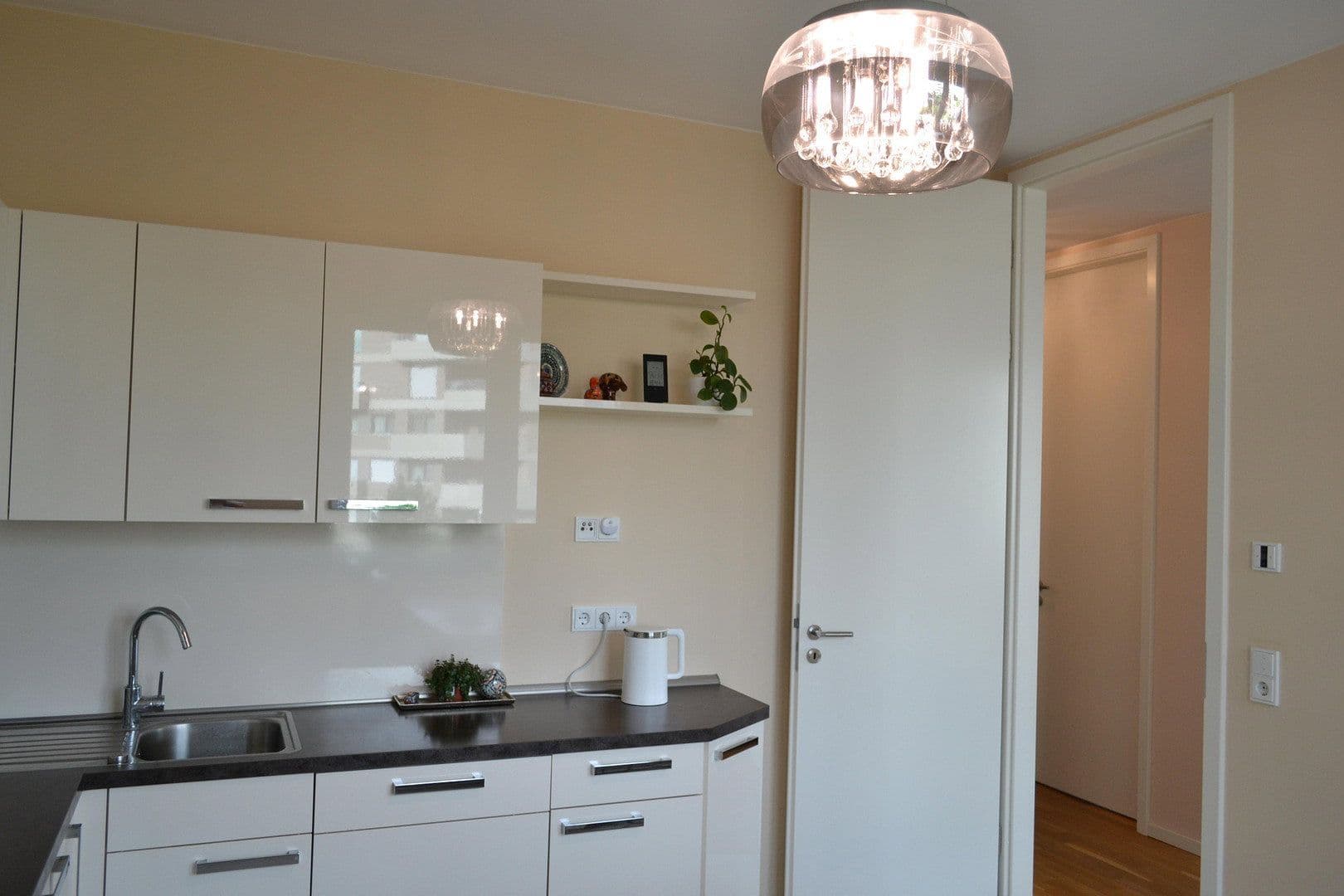 Prenájom bytu 3-izbový 87 m², Ella-Bergmann-Michel-Str. 1, Frankfurt, Hesensko Prenájom bytu 3-izbový 87 m², Ella-Bergmann-Michel-Str. 1, Frankfurt, Hesensko
