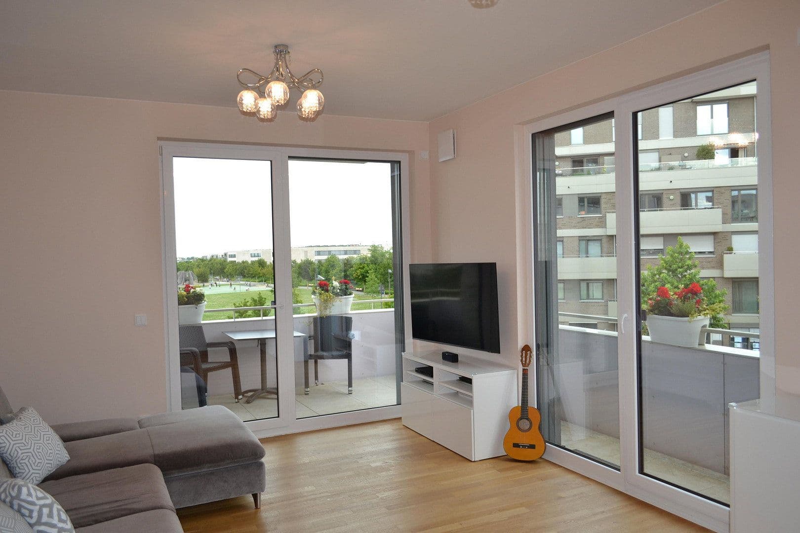 Prenájom bytu 3-izbový 87 m², Ella-Bergmann-Michel-Str. 1, Frankfurt, Hesensko Prenájom bytu 3-izbový 87 m², Ella-Bergmann-Michel-Str. 1, Frankfurt, Hesensko