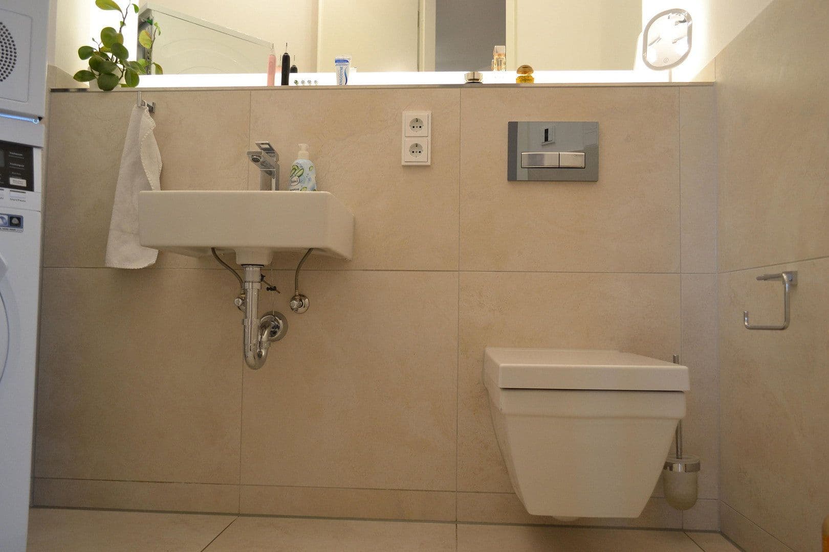 Prenájom bytu 3-izbový 87 m², Ella-Bergmann-Michel-Str. 1, Frankfurt, Hesensko Prenájom bytu 3-izbový 87 m², Ella-Bergmann-Michel-Str. 1, Frankfurt, Hesensko