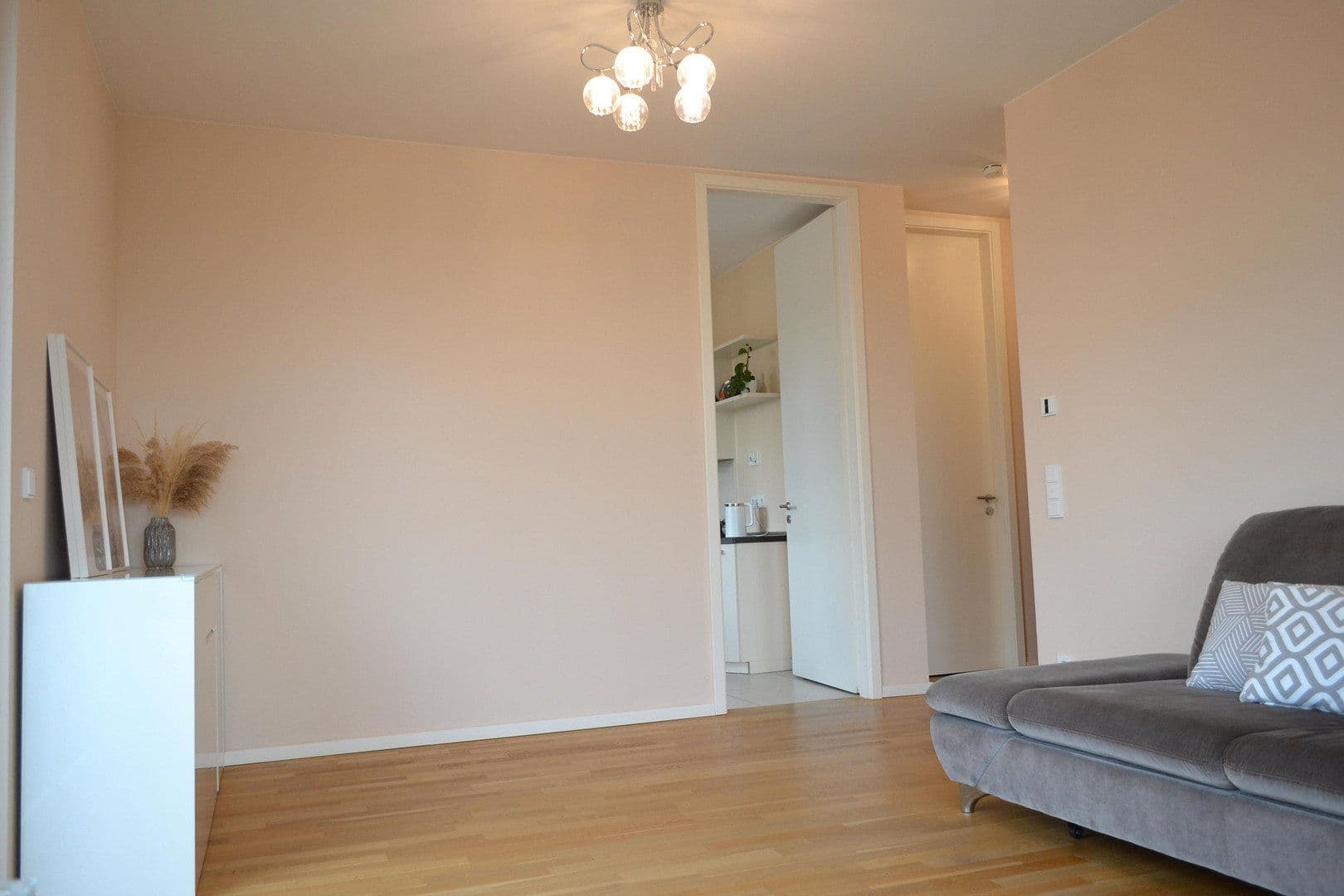 Prenájom bytu 3-izbový 87 m², Ella-Bergmann-Michel-Str. 1, Frankfurt, Hesensko Prenájom bytu 3-izbový 87 m², Ella-Bergmann-Michel-Str. 1, Frankfurt, Hesensko