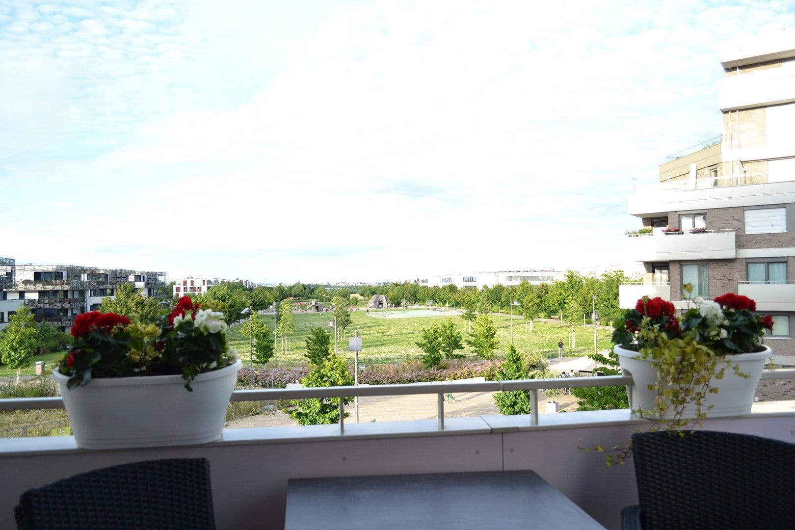 Prenájom bytu 3-izbový 87 m², Ella-Bergmann-Michel-Str. 1, Frankfurt, Hesensko Prenájom bytu 3-izbový 87 m², Ella-Bergmann-Michel-Str. 1, Frankfurt, Hesensko