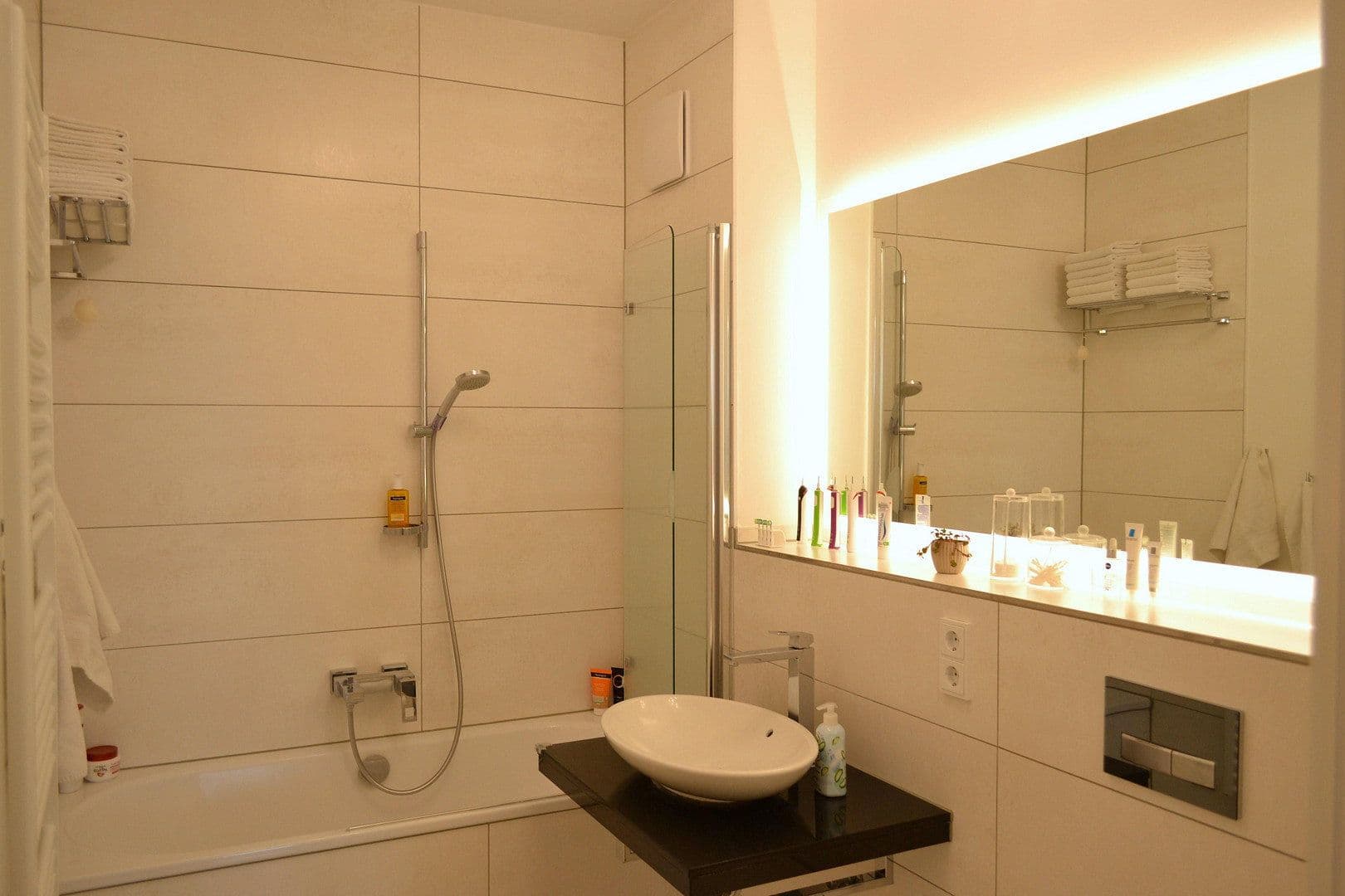 Prenájom bytu 3-izbový 87 m², Ella-Bergmann-Michel-Str. 1, Frankfurt, Hesensko Prenájom bytu 3-izbový 87 m², Ella-Bergmann-Michel-Str. 1, Frankfurt, Hesensko