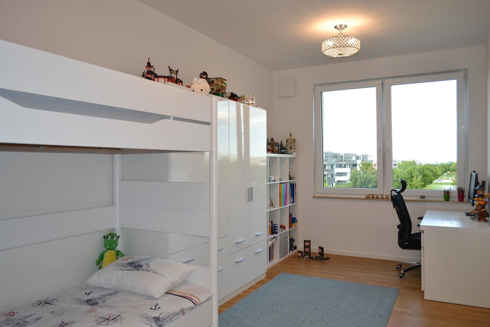 Prenájom bytu 3-izbový 87 m², Ella-Bergmann-Michel-Str. 1, Frankfurt, Hesensko Prenájom bytu 3-izbový 87 m², Ella-Bergmann-Michel-Str. 1, Frankfurt, Hesensko