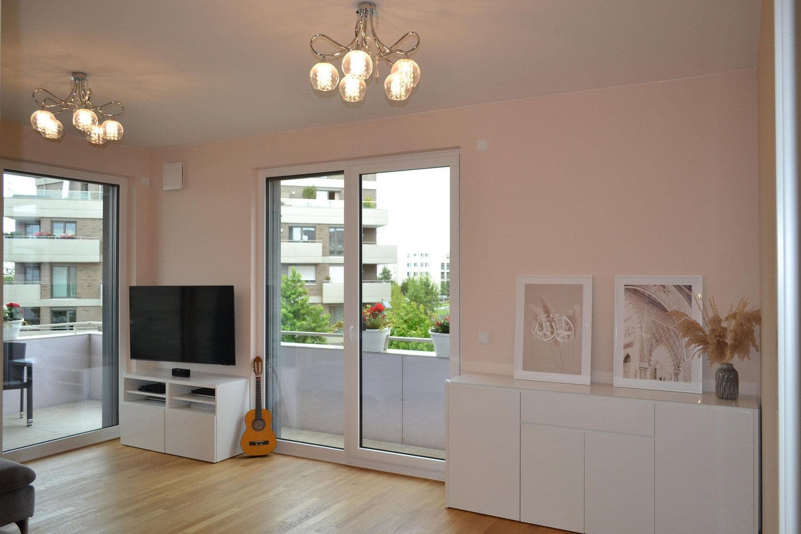 Prenájom bytu 3-izbový 87 m², Ella-Bergmann-Michel-Str. 1, Frankfurt, Hesensko Prenájom bytu 3-izbový 87 m², Ella-Bergmann-Michel-Str. 1, Frankfurt, Hesensko