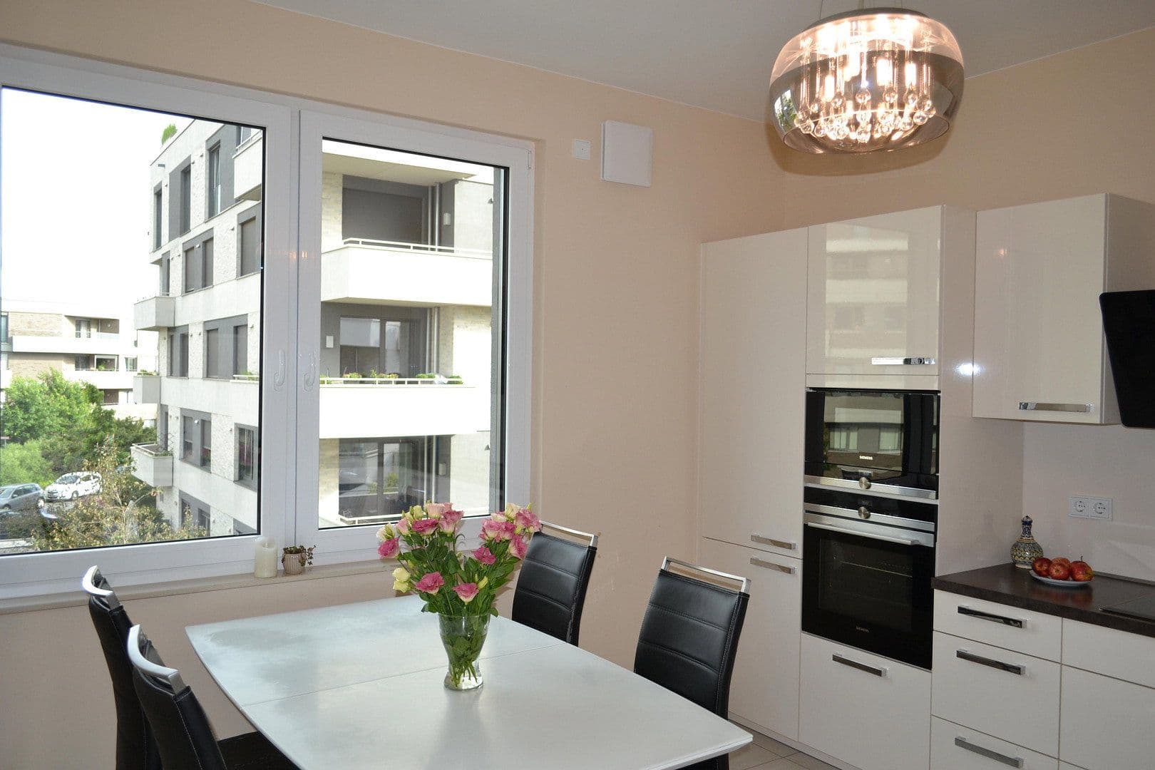Prenájom bytu 3-izbový 87 m², Ella-Bergmann-Michel-Str. 1, Frankfurt, Hesensko Prenájom bytu 3-izbový 87 m², Ella-Bergmann-Michel-Str. 1, Frankfurt, Hesensko