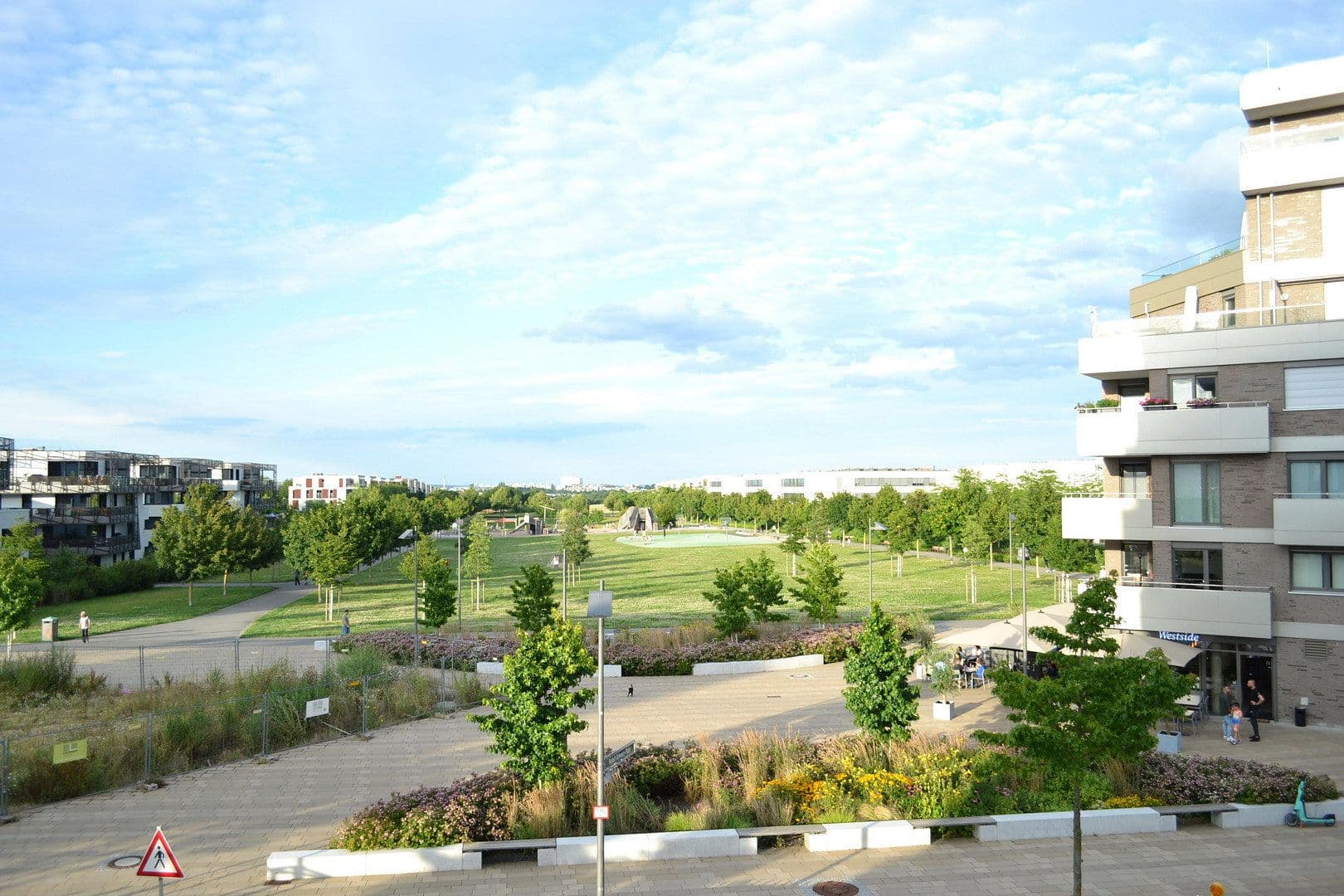 Prenájom bytu 3-izbový 87 m², Ella-Bergmann-Michel-Str. 1, Frankfurt, Hesensko Prenájom bytu 3-izbový 87 m², Ella-Bergmann-Michel-Str. 1, Frankfurt, Hesensko