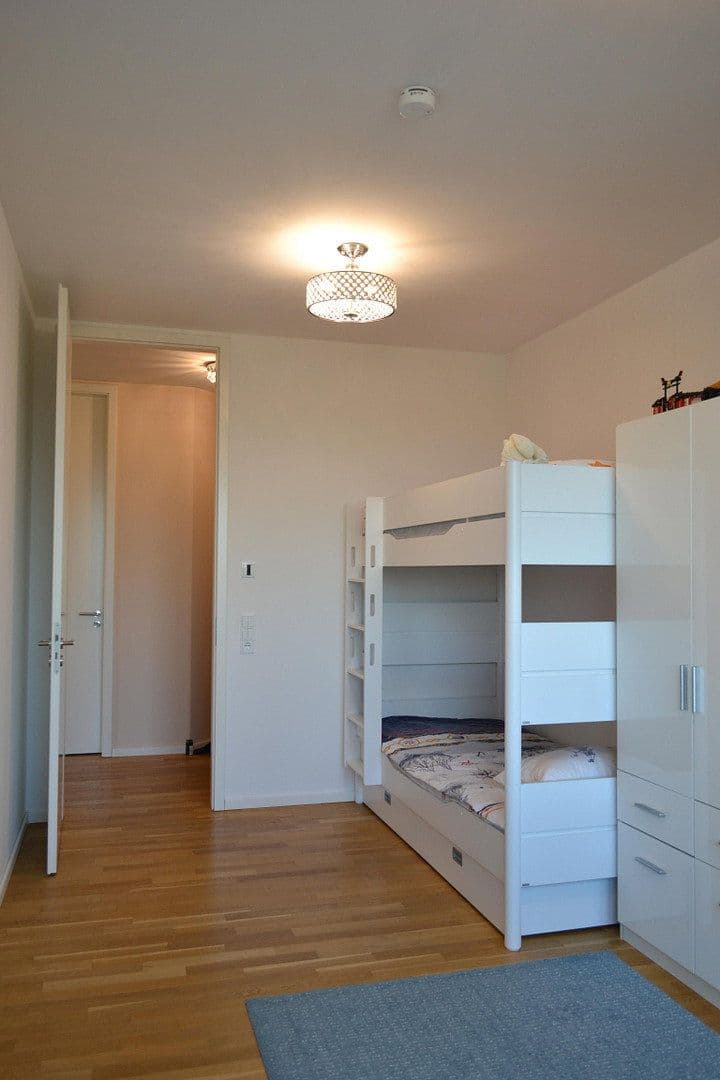 Prenájom bytu 3-izbový 87 m², Ella-Bergmann-Michel-Str. 1, Frankfurt, Hesensko Prenájom bytu 3-izbový 87 m², Ella-Bergmann-Michel-Str. 1, Frankfurt, Hesensko