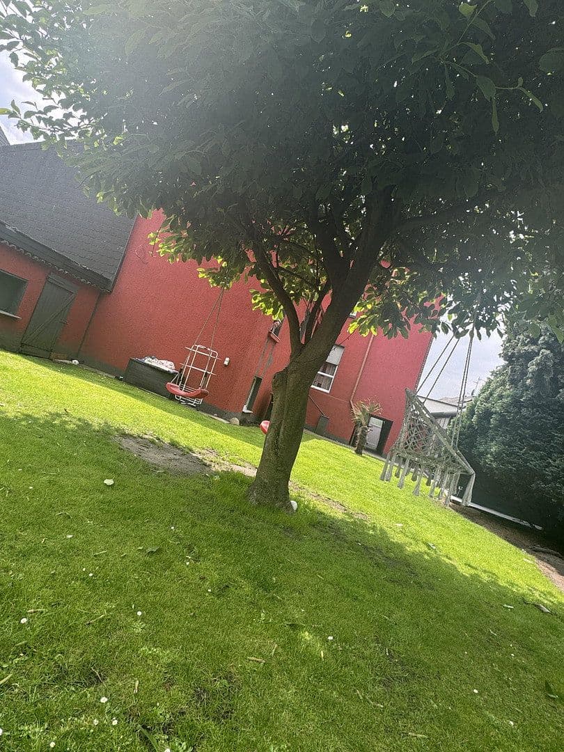 Predaj domu 359 m², pozemok 560 m², Ziegelstraße 14, Oberhausen, Oberhausen, Severné Porýnie - Westfálsko Predaj domu 359 m², pozemok 560 m², Ziegelstraße 14, Oberhausen, Oberhausen, Severné Porýnie - Westfálsko
