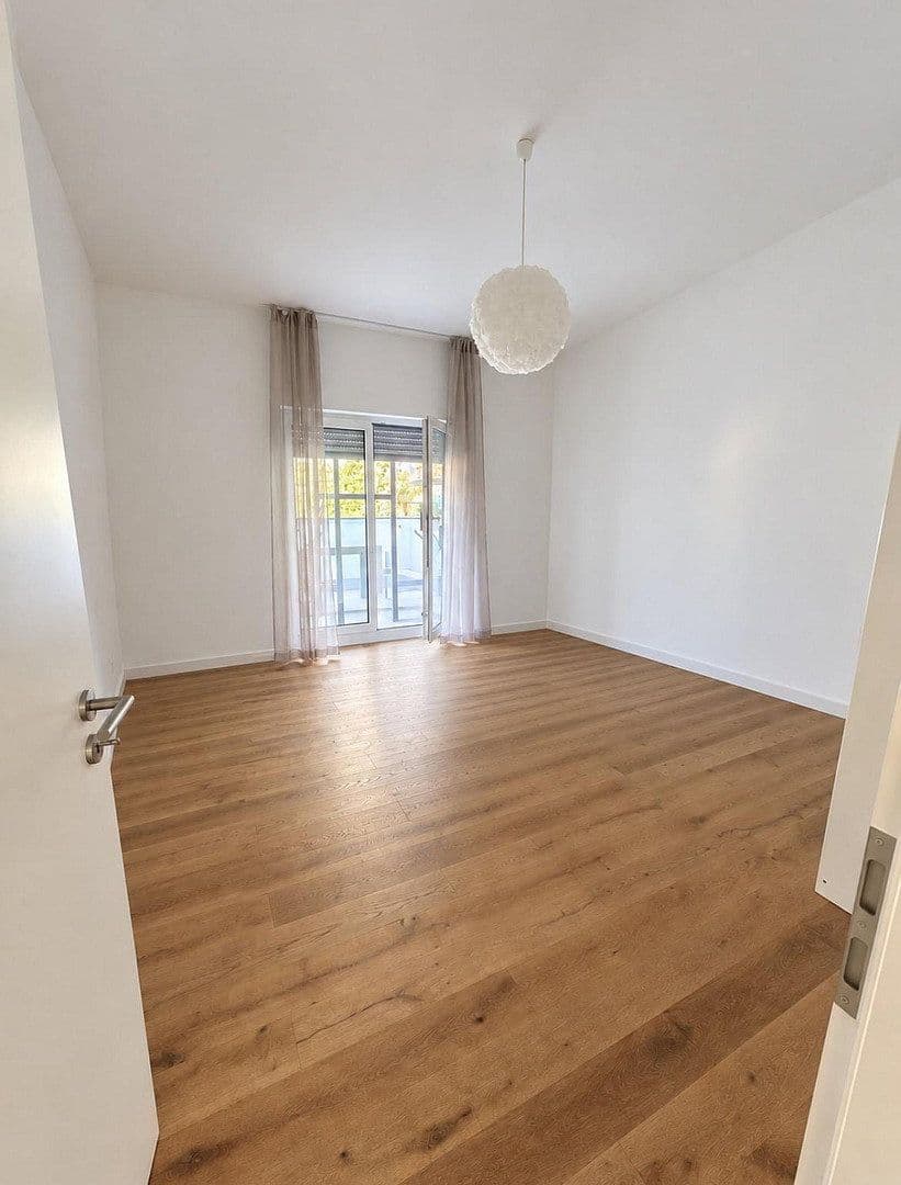 Prenájom bytu 3-izbový 97 m², Sulzbachstr. 50, Oberndorf am Neckar, Bádensko-Wurttembersko Prenájom bytu 3-izbový 97 m², Sulzbachstr. 50, Oberndorf am Neckar, Bádensko-Wurttembersko