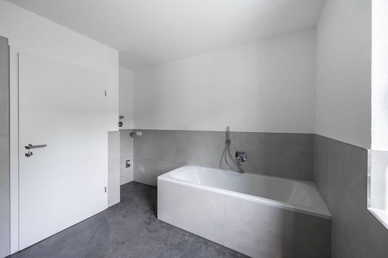 Prenájom bytu 3-izbový 97 m², Sulzbachstr. 50, Oberndorf am Neckar, Bádensko-Wurttembersko Prenájom bytu 3-izbový 97 m², Sulzbachstr. 50, Oberndorf am Neckar, Bádensko-Wurttembersko