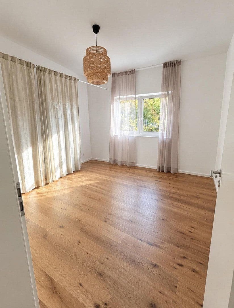 Prenájom bytu 3-izbový 97 m², Sulzbachstr. 50, Oberndorf am Neckar, Bádensko-Wurttembersko Prenájom bytu 3-izbový 97 m², Sulzbachstr. 50, Oberndorf am Neckar, Bádensko-Wurttembersko