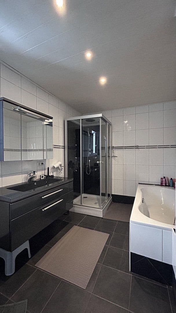 Predaj domu 168 m², pozemok 541 m², Breslauer Str. 16, Bad Kissingen, Bavorsko Predaj domu 168 m², pozemok 541 m², Breslauer Str. 16, Bad Kissingen, Bavorsko