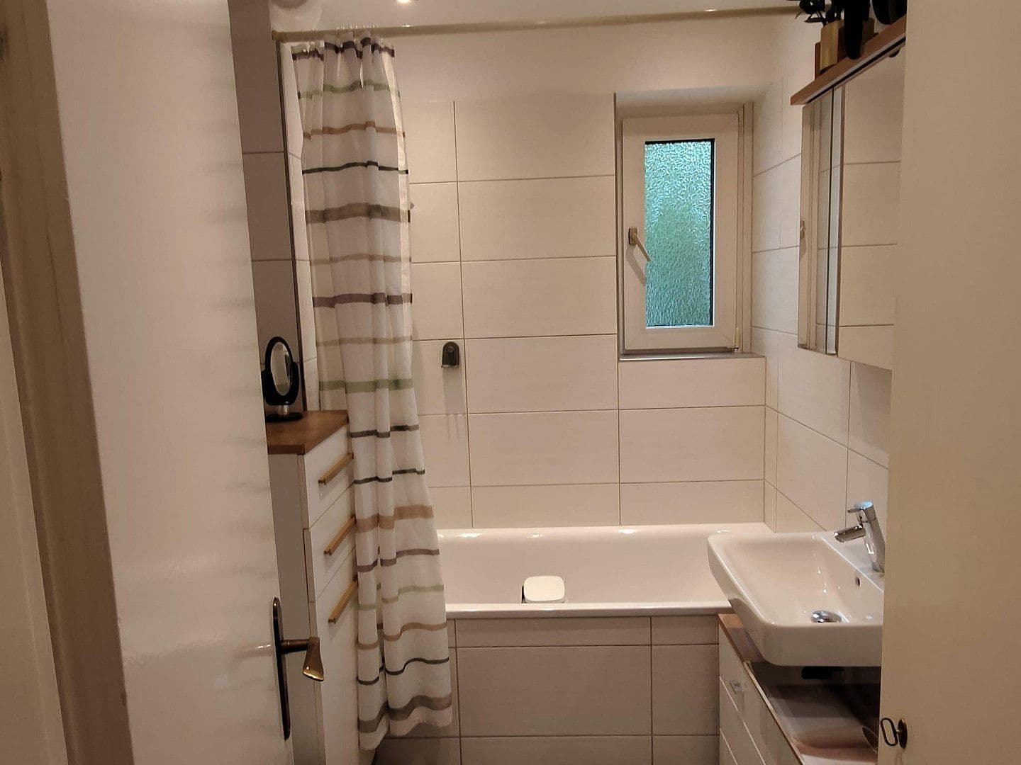 Prenájom bytu 2-izbový 48 m², Benrodestr. 42b, Düsseldorf, Severné Porýnie - Westfálsko Prenájom bytu 2-izbový 48 m², Benrodestr. 42b, Düsseldorf, Severné Porýnie - Westfálsko