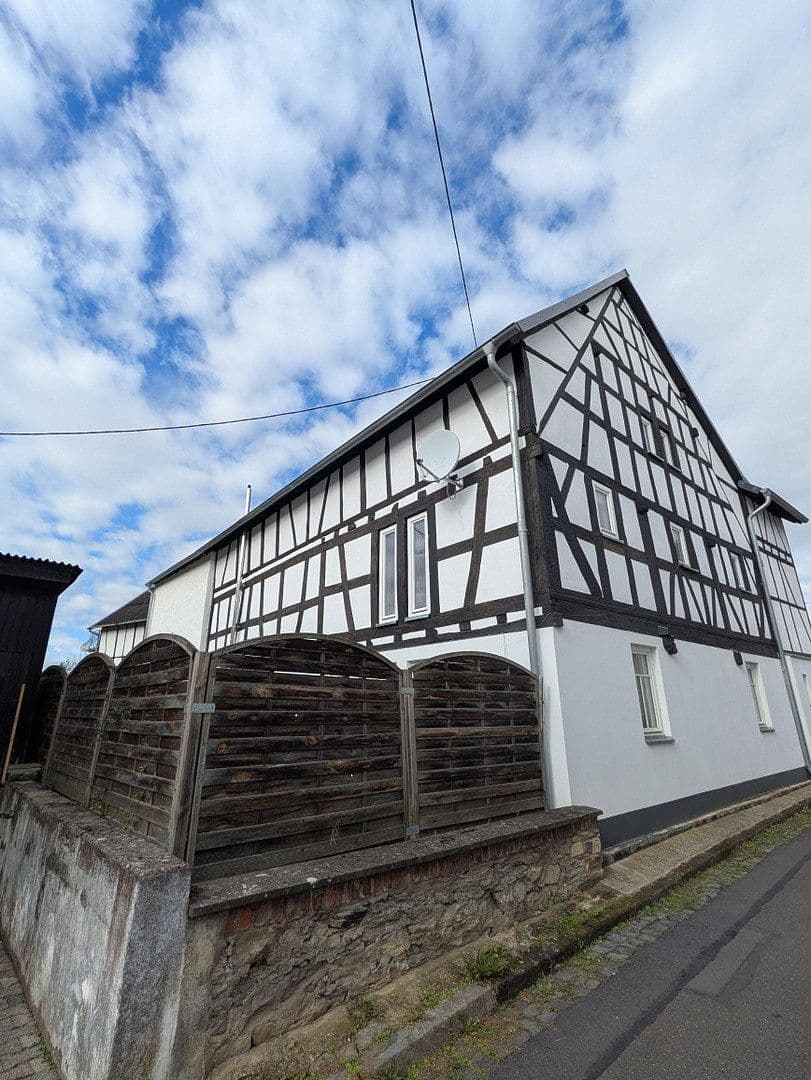 Predaj domu 133 m², pozemok 565 m², Bergstraße 8, Runkel, Hesensko Predaj domu 133 m², pozemok 565 m², Bergstraße 8, Runkel, Hesensko