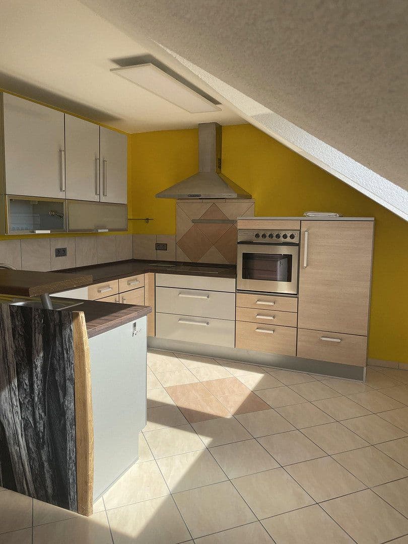 Prenájom bytu 3-izbový 80 m², Seukendorf, Bavorsko Prenájom bytu 3-izbový 80 m², Seukendorf, Bavorsko