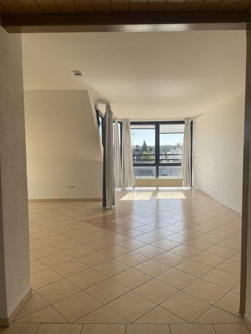 Prenájom bytu 3-izbový 80 m², Seukendorf, Bavorsko Prenájom bytu 3-izbový 80 m², Seukendorf, Bavorsko