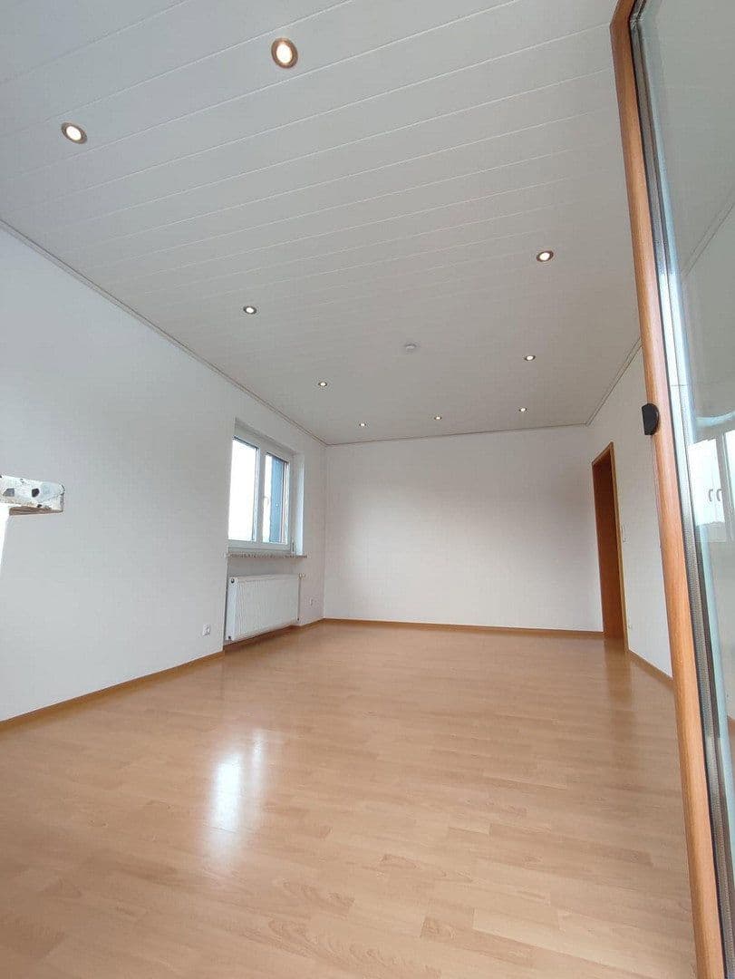 Prenájom bytu 3-izbový 80 m², Mengerschied, Porýnie-Falcko Prenájom bytu 3-izbový 80 m², Mengerschied, Porýnie-Falcko
