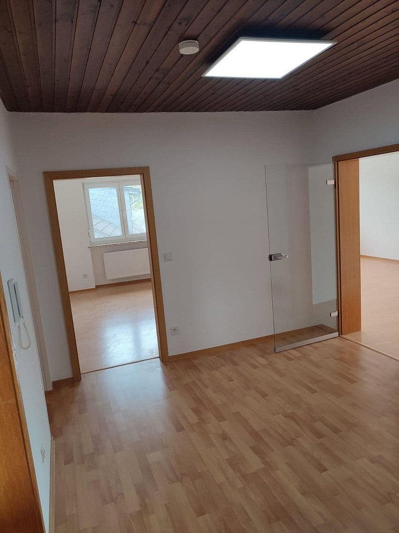 Prenájom bytu 3-izbový 80 m², Mengerschied, Porýnie-Falcko Prenájom bytu 3-izbový 80 m², Mengerschied, Porýnie-Falcko