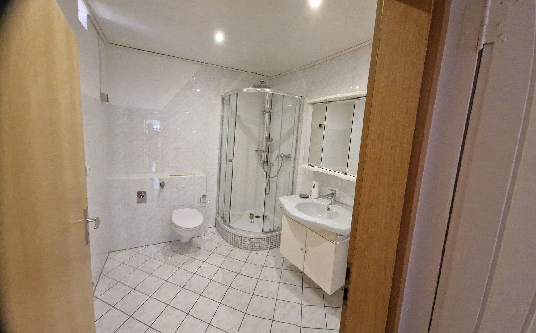 Prenájom bytu 3-izbový 80 m², Mengerschied, Porýnie-Falcko Prenájom bytu 3-izbový 80 m², Mengerschied, Porýnie-Falcko