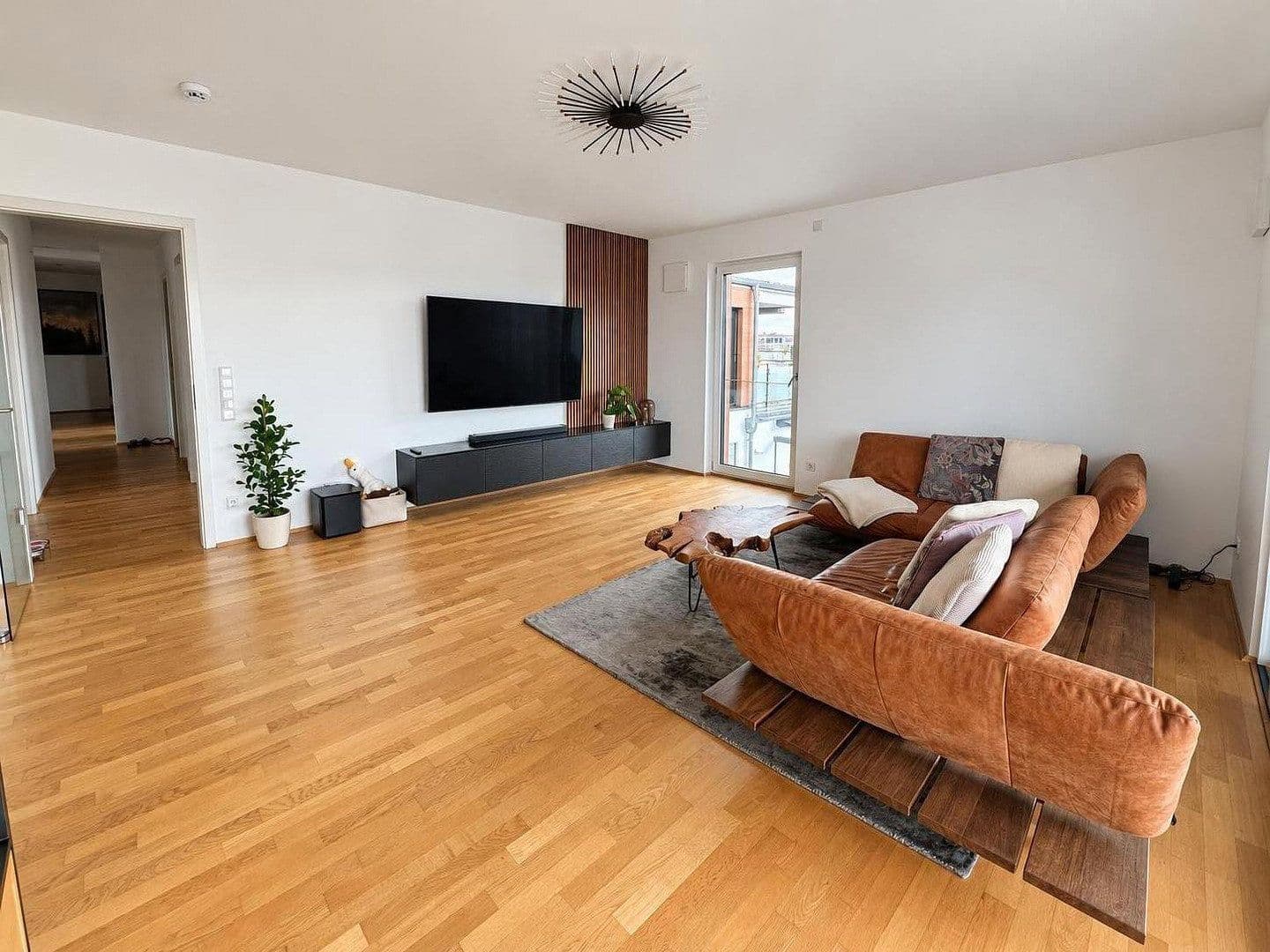 Prenájom bytu 3-izbový 121 m², Von-Brettreich-Straße 3, Regensburg, Bavorsko Prenájom bytu 3-izbový 121 m², Von-Brettreich-Straße 3, Regensburg, Bavorsko