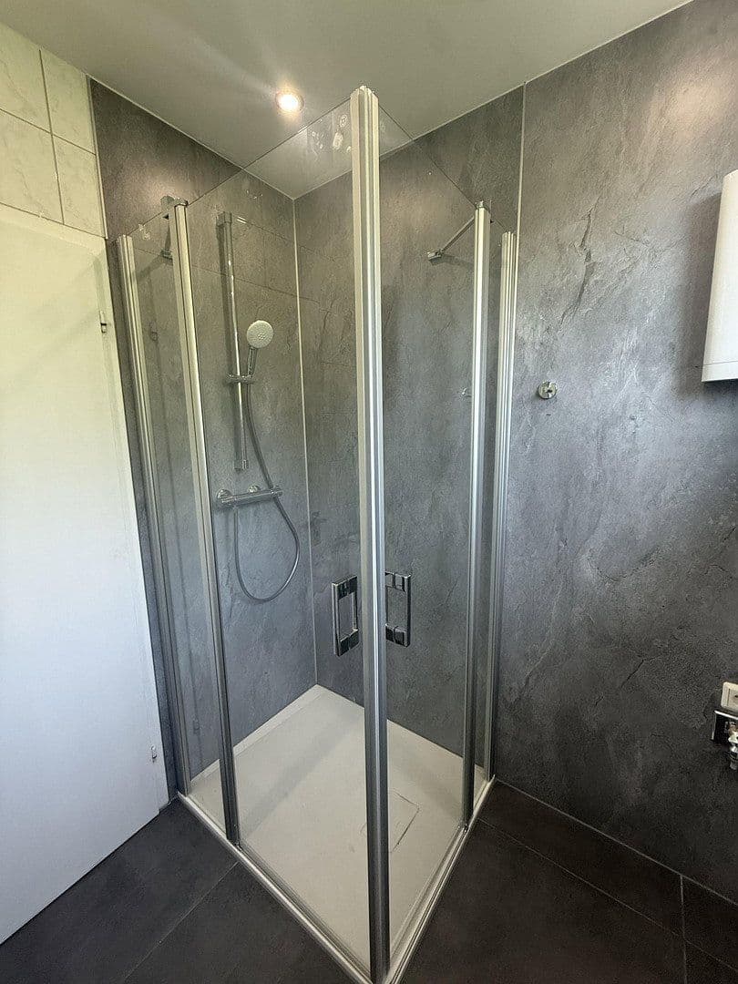 Prenájom bytu 3-izbový 96 m², Virchowstrasse 17, Siegen, Severné Porýnie - Westfálsko Prenájom bytu 3-izbový 96 m², Virchowstrasse 17, Siegen, Severné Porýnie - Westfálsko