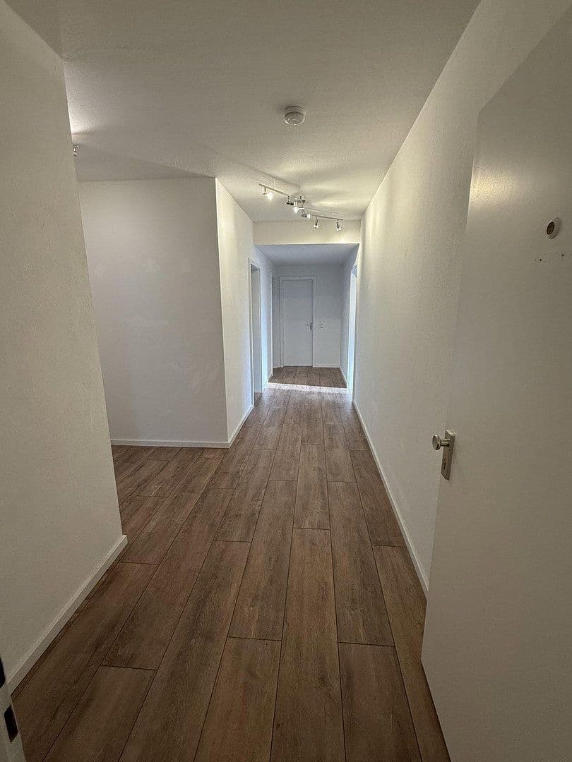 Prenájom bytu 3-izbový 96 m², Virchowstrasse 17, Siegen, Severné Porýnie - Westfálsko Prenájom bytu 3-izbový 96 m², Virchowstrasse 17, Siegen, Severné Porýnie - Westfálsko