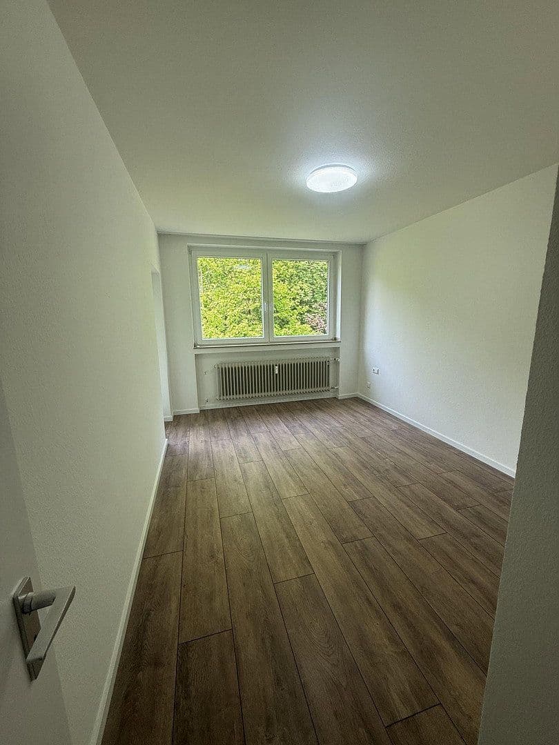 Prenájom bytu 3-izbový 96 m², Virchowstrasse 17, Siegen, Severné Porýnie - Westfálsko Prenájom bytu 3-izbový 96 m², Virchowstrasse 17, Siegen, Severné Porýnie - Westfálsko