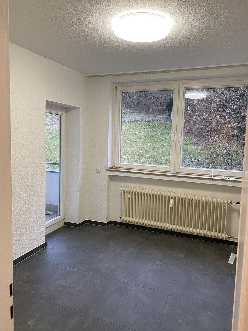 Prenájom bytu 3-izbový 96 m², Virchowstrasse 17, Siegen, Severné Porýnie - Westfálsko Prenájom bytu 3-izbový 96 m², Virchowstrasse 17, Siegen, Severné Porýnie - Westfálsko