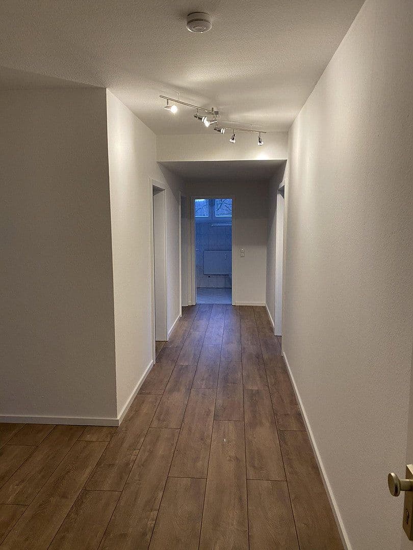 Prenájom bytu 3-izbový 96 m², Virchowstrasse 17, Siegen, Severné Porýnie - Westfálsko Prenájom bytu 3-izbový 96 m², Virchowstrasse 17, Siegen, Severné Porýnie - Westfálsko