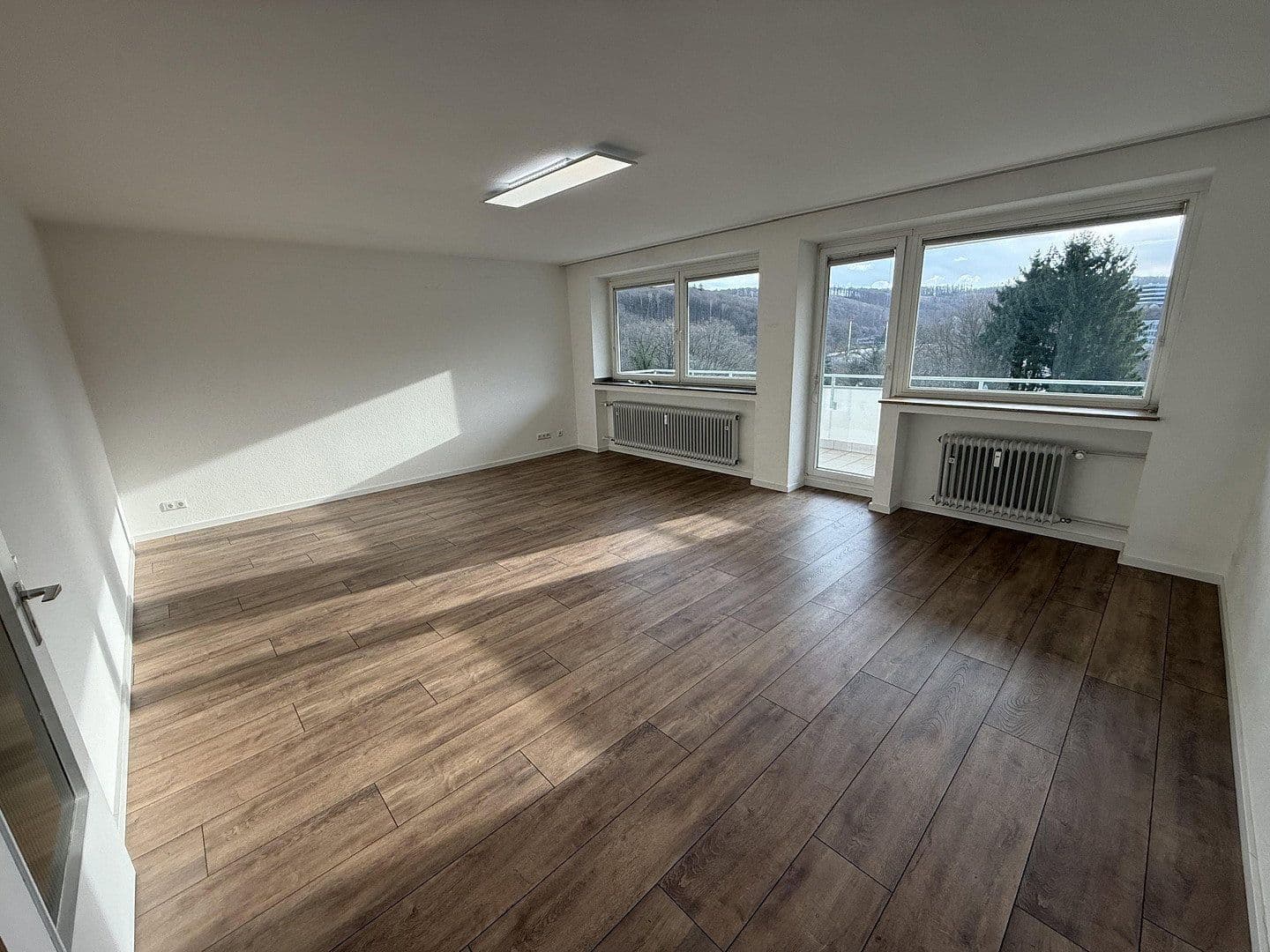Prenájom bytu 3-izbový 96 m², Virchowstrasse 17, Siegen, Severné Porýnie - Westfálsko Prenájom bytu 3-izbový 96 m², Virchowstrasse 17, Siegen, Severné Porýnie - Westfálsko