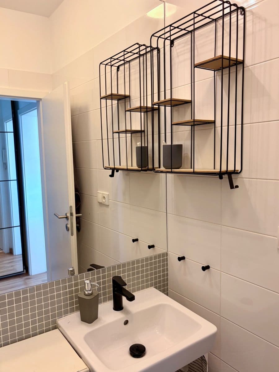 Prenájom bytu 1-izbový 28 m², Hornoměcholupská, Praha, Praha Prenájom bytu 1-izbový 28 m², Hornoměcholupská, Praha, Praha