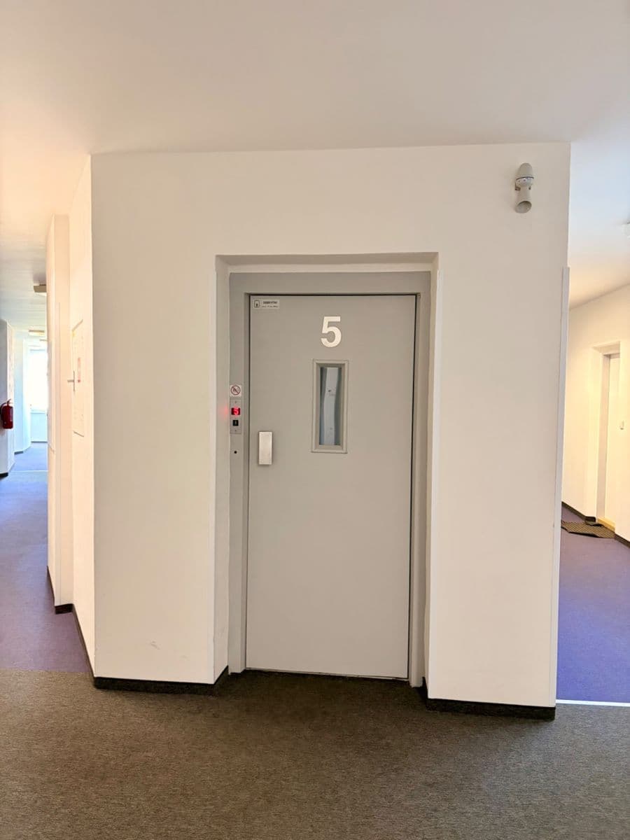 Prenájom bytu 1-izbový 28 m², Hornoměcholupská, Praha, Praha Prenájom bytu 1-izbový 28 m², Hornoměcholupská, Praha, Praha