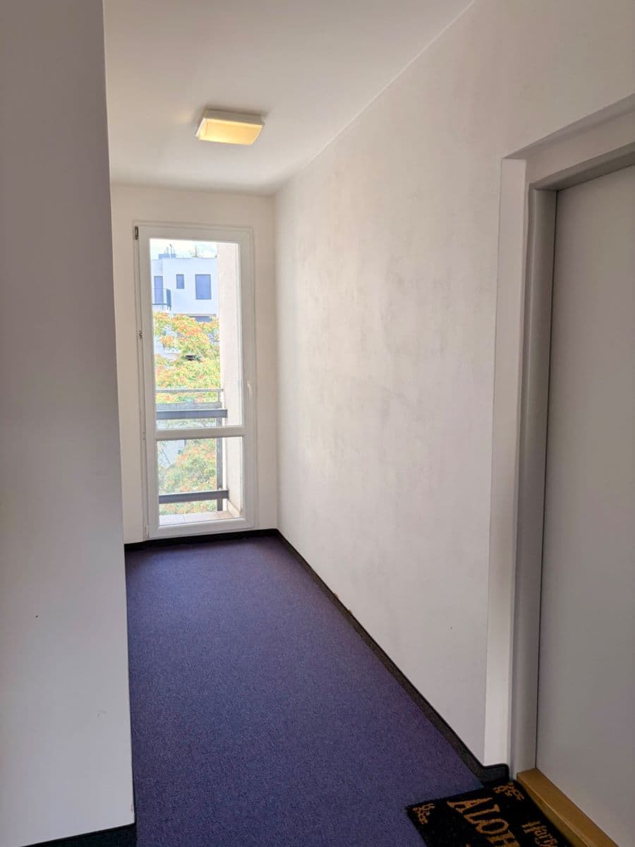 Prenájom bytu 1-izbový 28 m², Hornoměcholupská, Praha, Praha Prenájom bytu 1-izbový 28 m², Hornoměcholupská, Praha, Praha