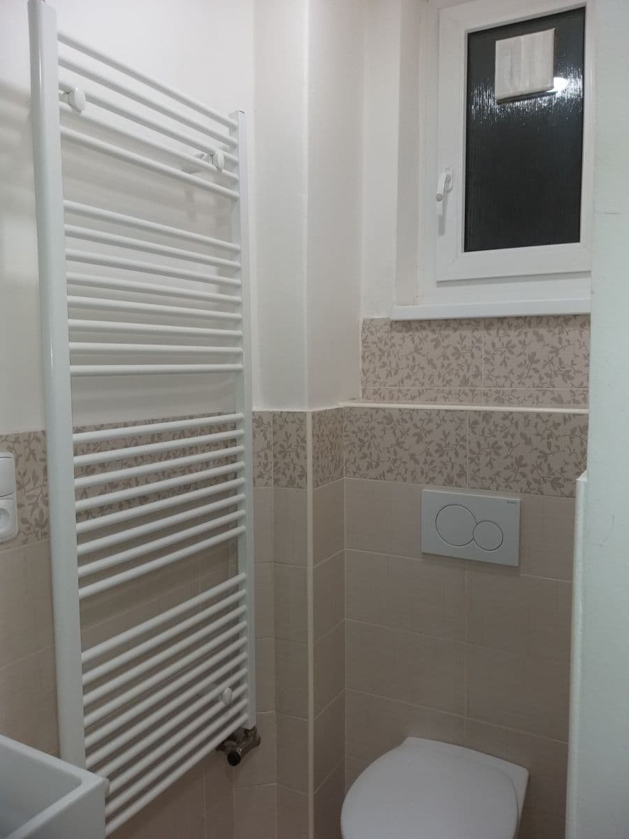 Prenájom bytu 2-izbový 42 m², Osadní, Praha, Praha Prenájom bytu 2-izbový 42 m², Osadní, Praha, Praha