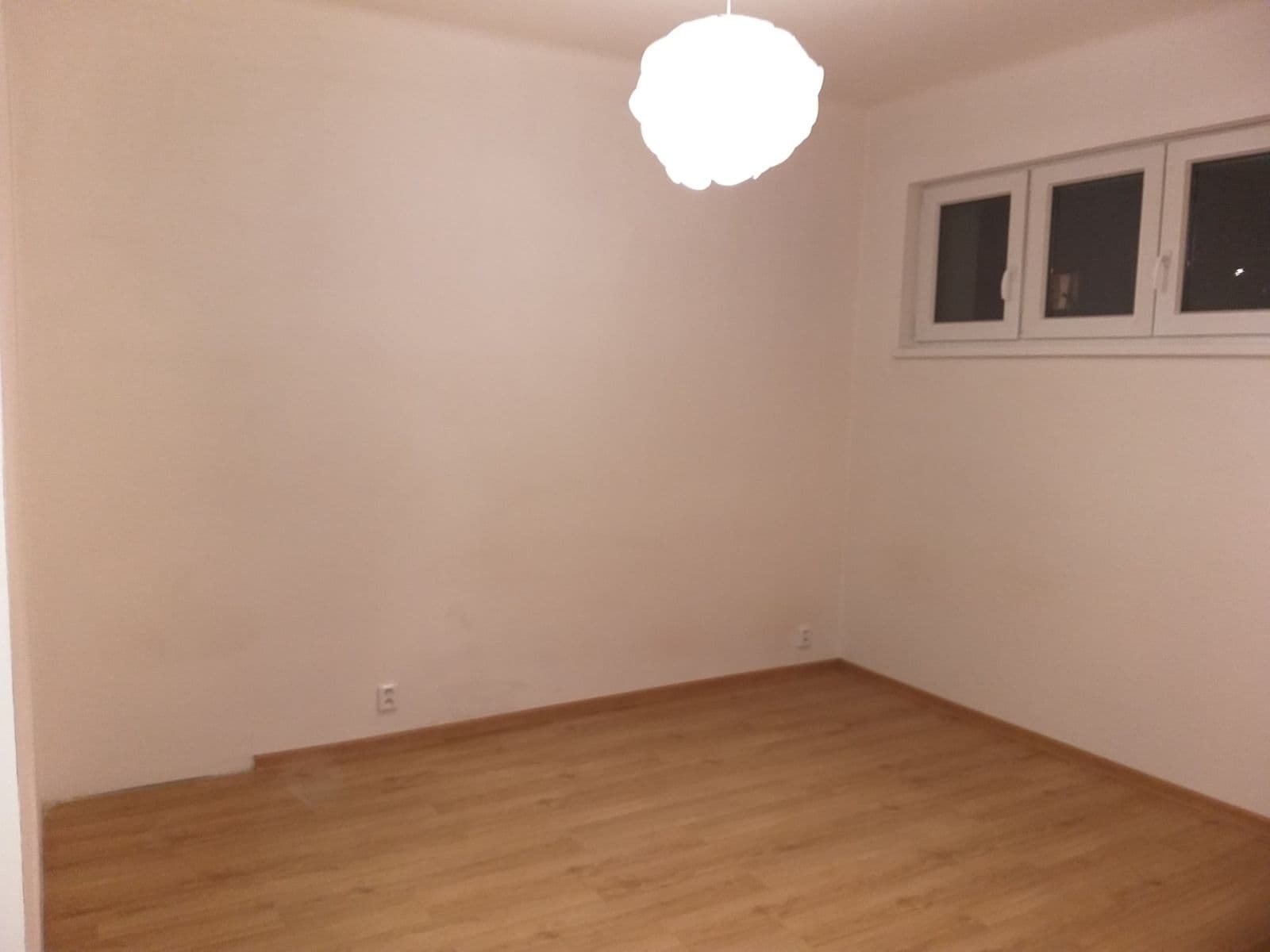 Prenájom bytu 2-izbový 42 m², Osadní, Praha, Praha Prenájom bytu 2-izbový 42 m², Osadní, Praha, Praha