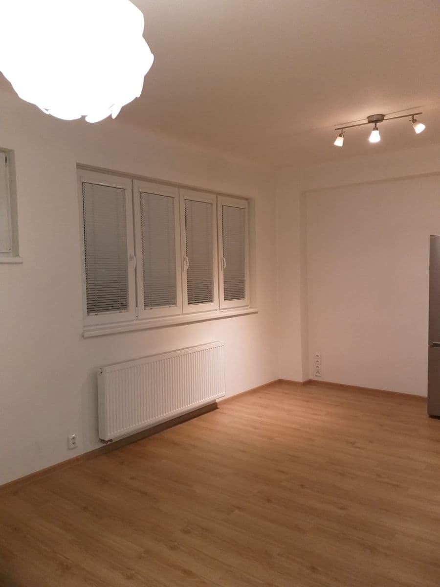 Prenájom bytu 2-izbový 42 m², Osadní, Praha, Praha Prenájom bytu 2-izbový 42 m², Osadní, Praha, Praha
