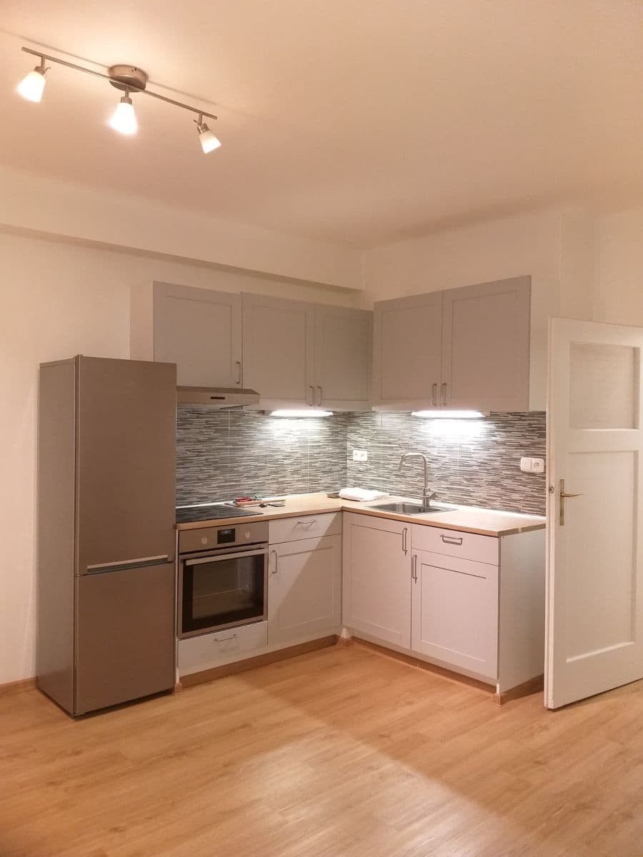 Prenájom bytu 2-izbový 42 m², Osadní, Praha, Praha Prenájom bytu 2-izbový 42 m², Osadní, Praha, Praha