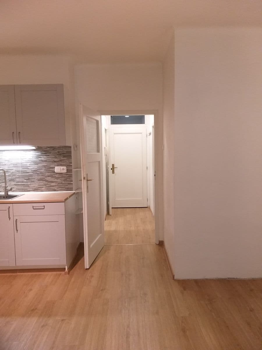 Prenájom bytu 2-izbový 42 m², Osadní, Praha, Praha Prenájom bytu 2-izbový 42 m², Osadní, Praha, Praha