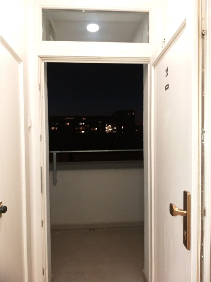 Prenájom bytu 2-izbový 42 m², Osadní, Praha, Praha Prenájom bytu 2-izbový 42 m², Osadní, Praha, Praha