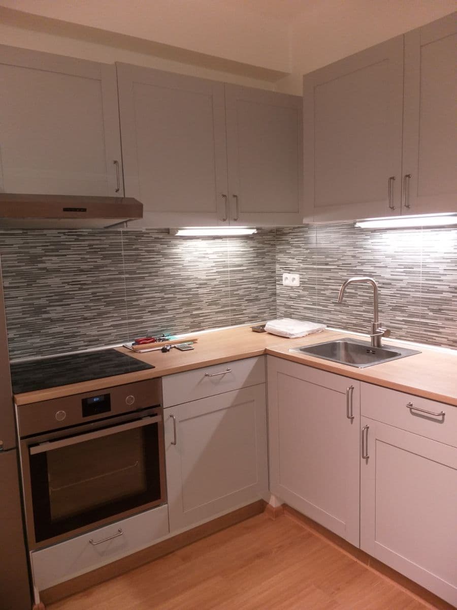 Prenájom bytu 2-izbový 42 m², Osadní, Praha, Praha Prenájom bytu 2-izbový 42 m², Osadní, Praha, Praha