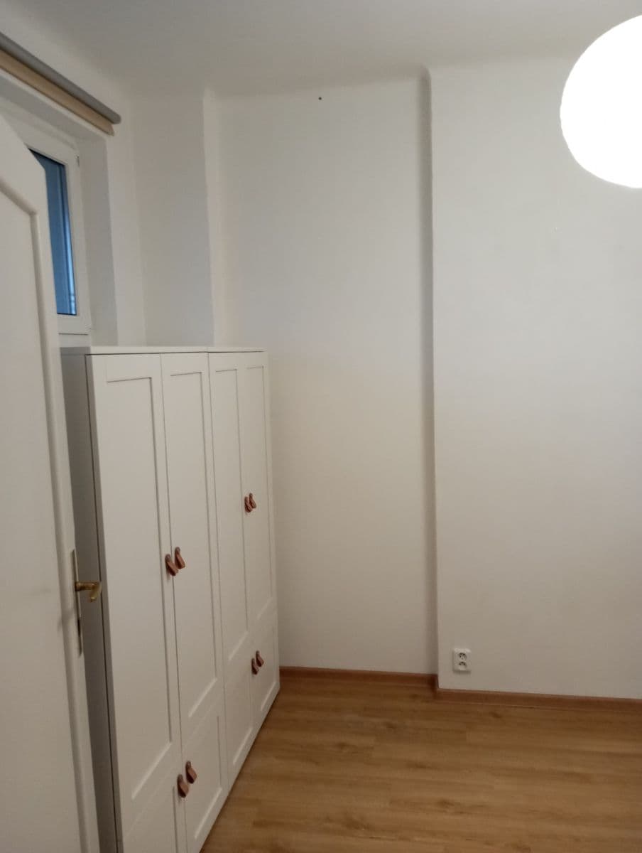 Prenájom bytu 2-izbový 42 m², Osadní, Praha, Praha Prenájom bytu 2-izbový 42 m², Osadní, Praha, Praha