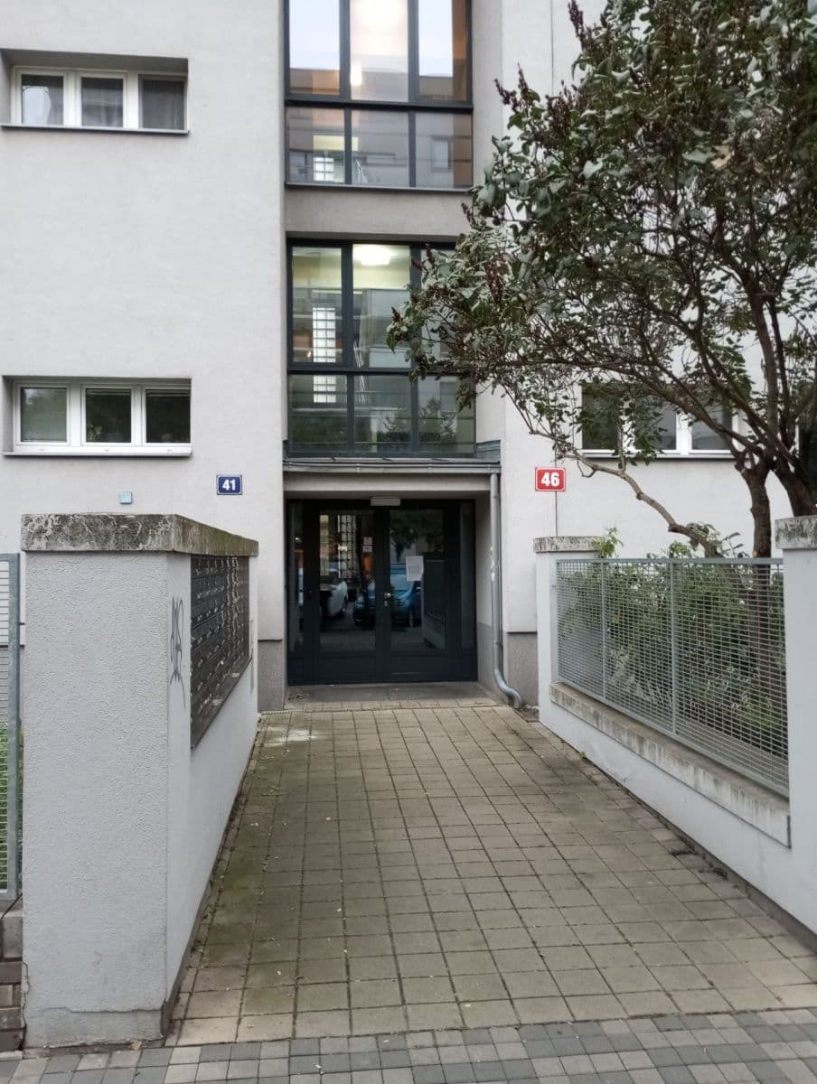 Prenájom bytu 2-izbový 42 m², Osadní, Praha, Praha Prenájom bytu 2-izbový 42 m², Osadní, Praha, Praha