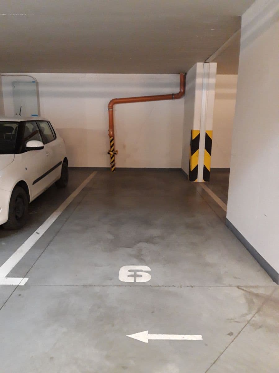 Prenájom garáže 15 m², Zrzavého, Praha, Praha Prenájom garáže 15 m², Zrzavého, Praha, Praha