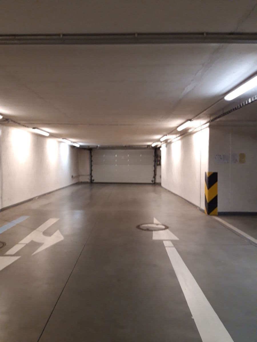 Prenájom garáže 15 m², Zrzavého, Praha, Praha Prenájom garáže 15 m², Zrzavého, Praha, Praha