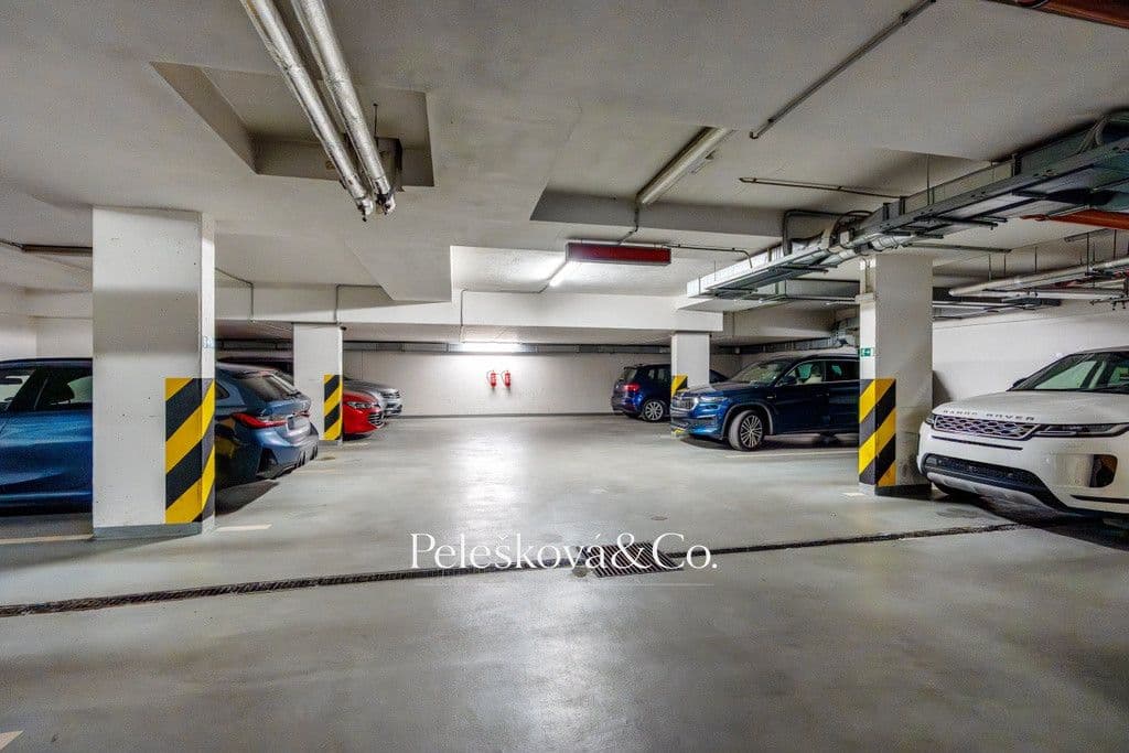 Prenájom garáže 18 m², Praha, Praha Prenájom garáže 18 m², Praha, Praha
